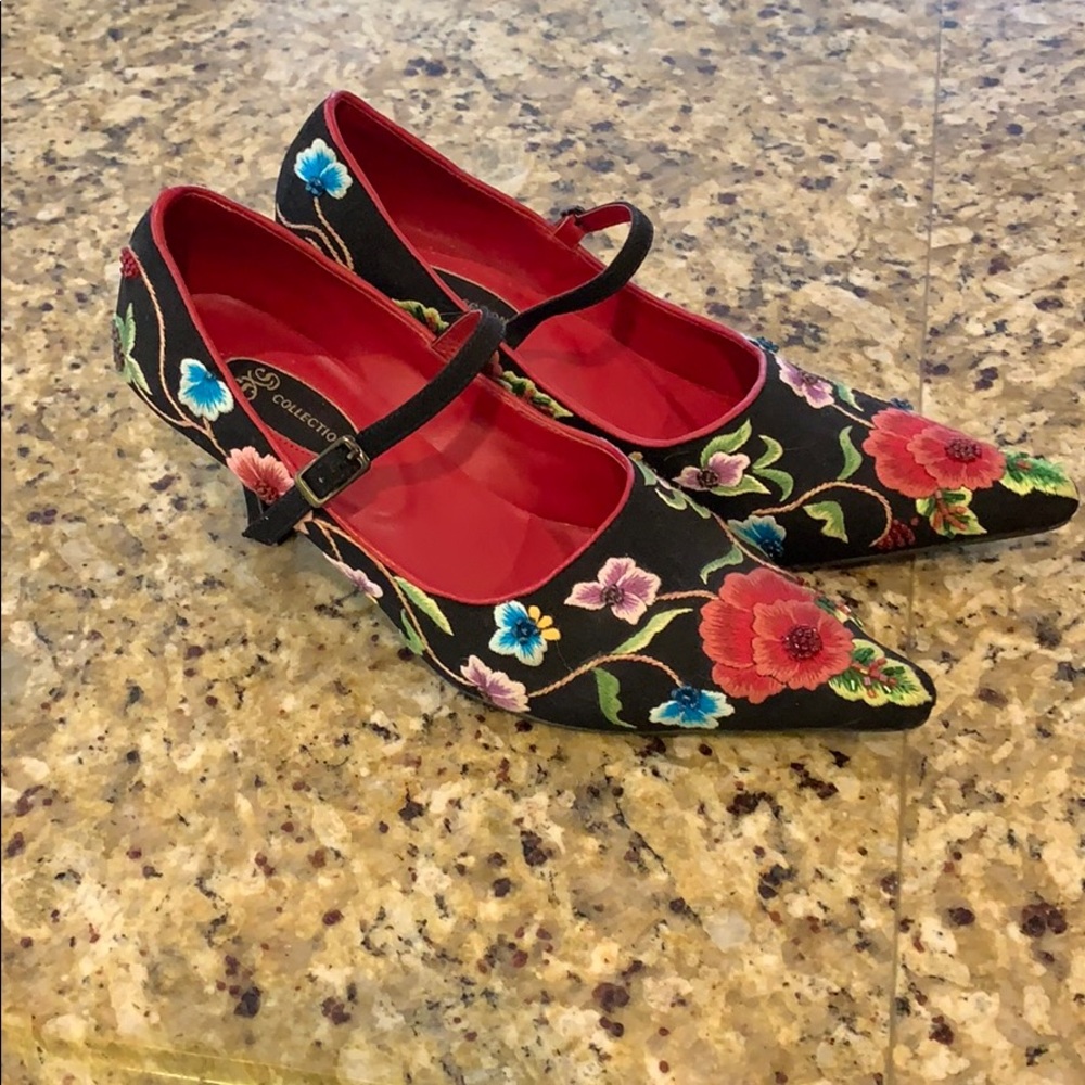 SXS collection embroidered Mary Janes. Size 36.5